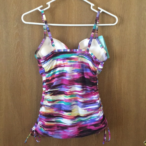 ๐ Assets by Spanx Swim Top - Picture 3 of 13